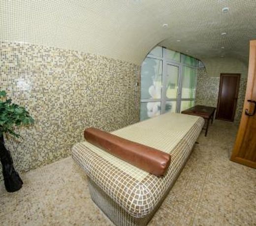 Holiday and Orchid Fort Noks Apartments