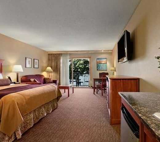 Best Western Premier The Lodge on Lake Detroit