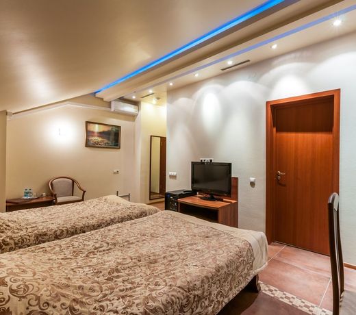 Cron Hotel