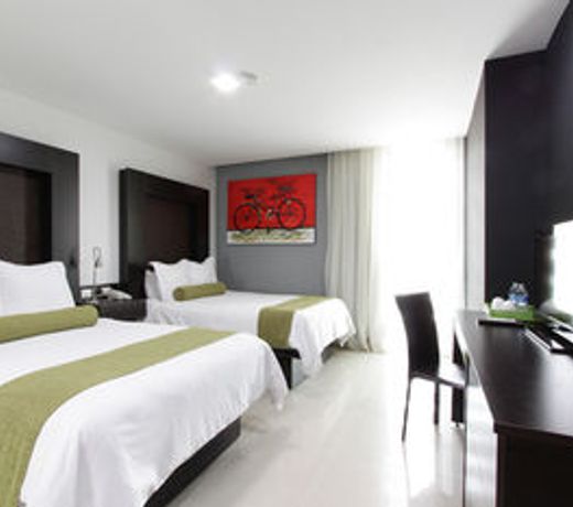 Wyndham Garden Guadalajara Acueducto