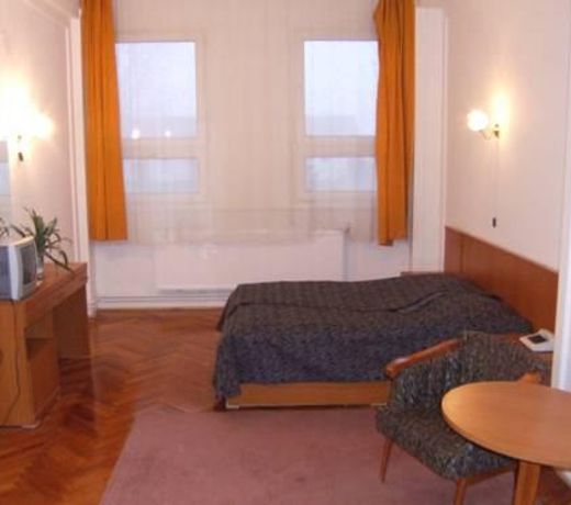 HOTEL SÁRGA CSIKÓ