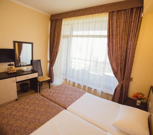 Nairi Hotel