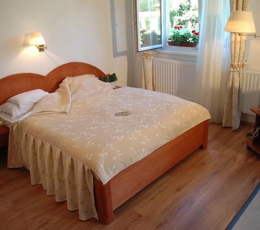 Villa Apartman GyÃ³gyvizes Medencevel