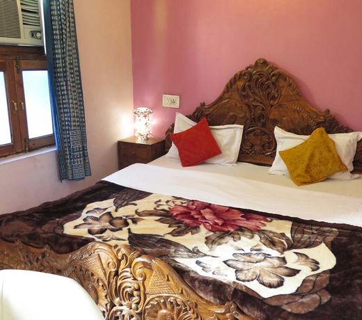 Yogis Guest House