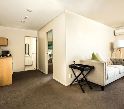Greenlane Suites