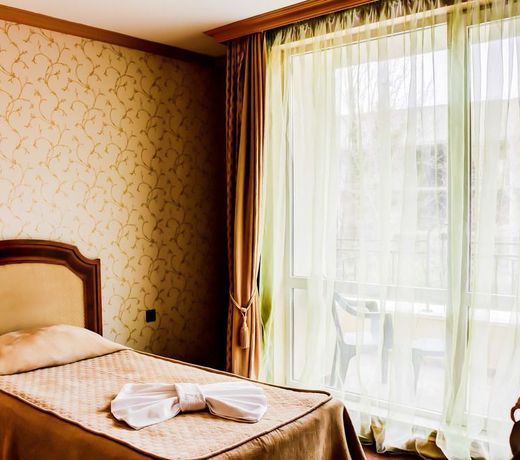 Romance Hotel and Family Suites