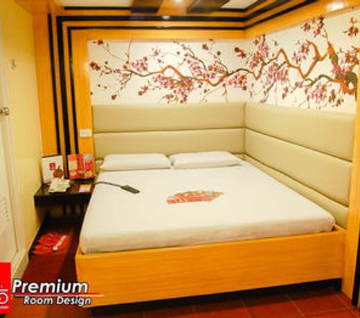 Hotel Sogo LRT Monumento Stn