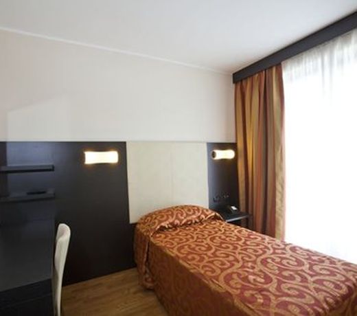 Raya Hotel Motel
