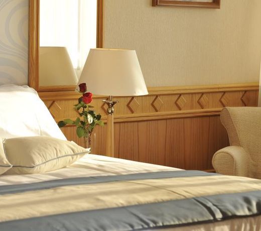 Constantinou Bros Pioneer Beach Hotel