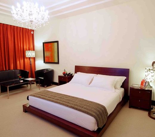 Merlynn Park Hotel