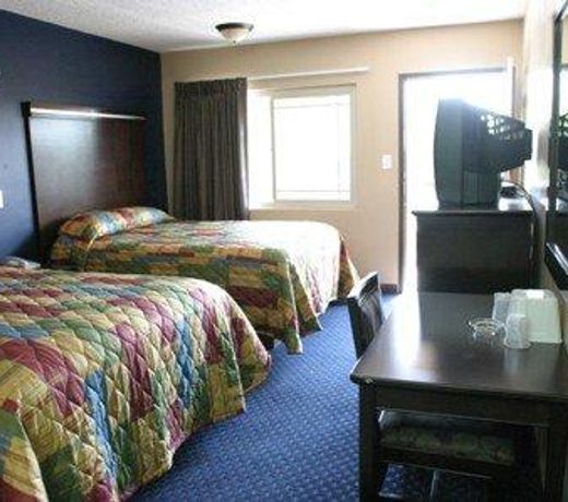 Hollywood Palms Inns & Suites