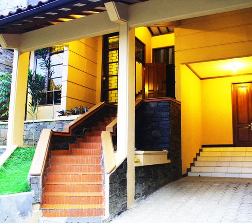 De Orange Pasteur Guest House by HouseinBandung