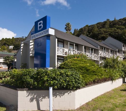 Breakwater Motel