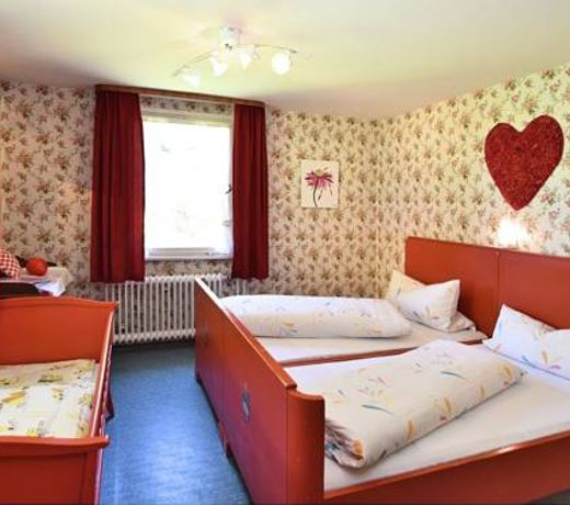 Cosy apartment in country home style with use of garden