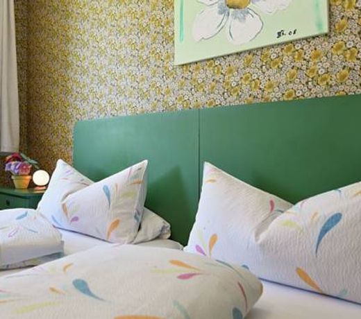 Cosy apartment in country home style with use of garden