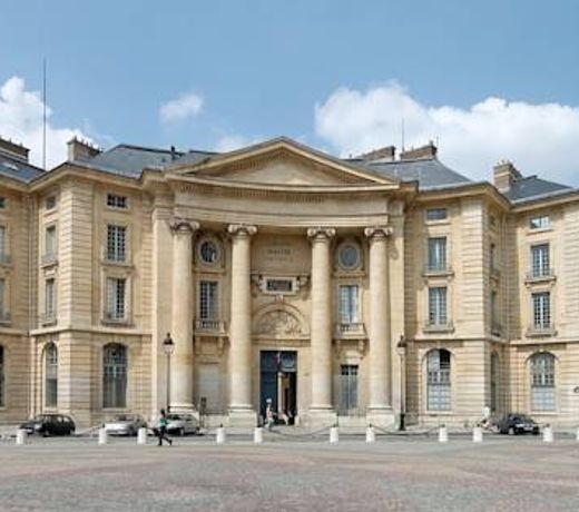 PRIVATE APARTMENT- CENTRAL PARIS- PANTHEON- 131