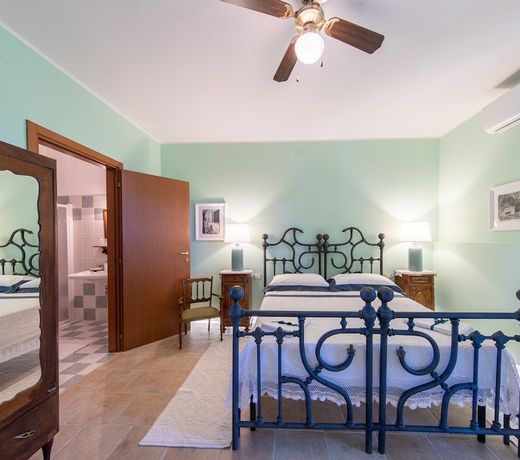 Agriturismo Isola Dei Calanchi - Guest House