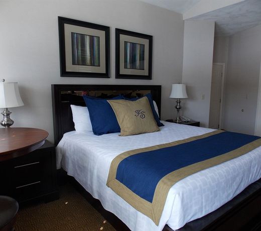 Fairway Suites At The Peak