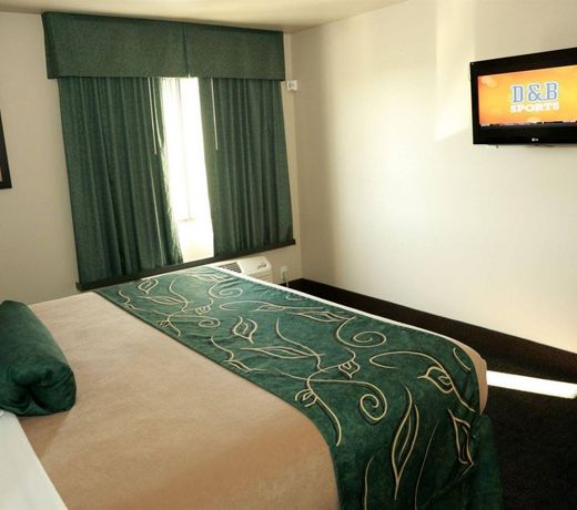 Travelodge by Wyndham Livonia