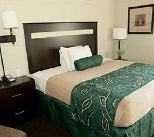 Travelodge by Wyndham Livonia