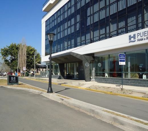 Puerto Amarras Hotel & Suites