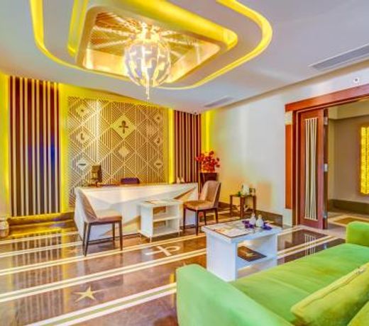 AMC Royal Hotel & Spa