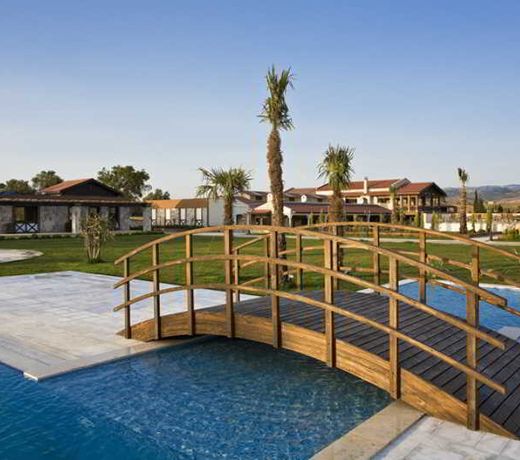 Konvoy Hotel & The Country Club