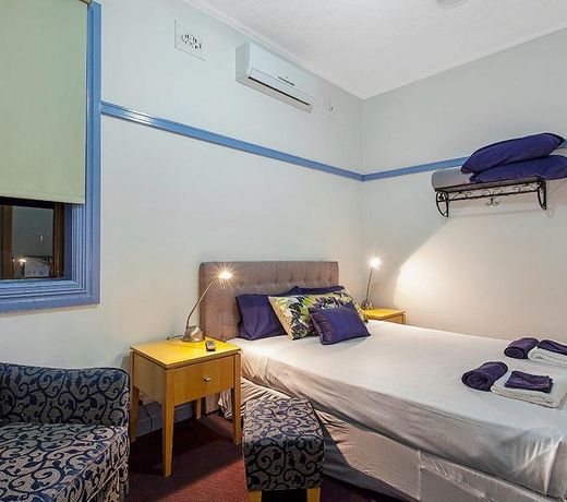 Commonwealth Hotel