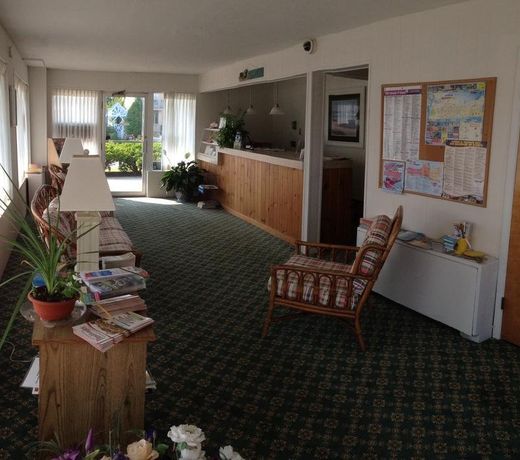 Gold Crest Motel
