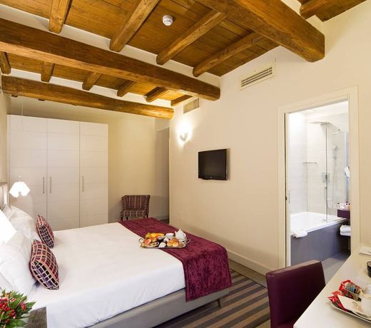 Trevi Palace Luxury Inn