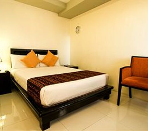 OYO 114 One Liberty Hotel