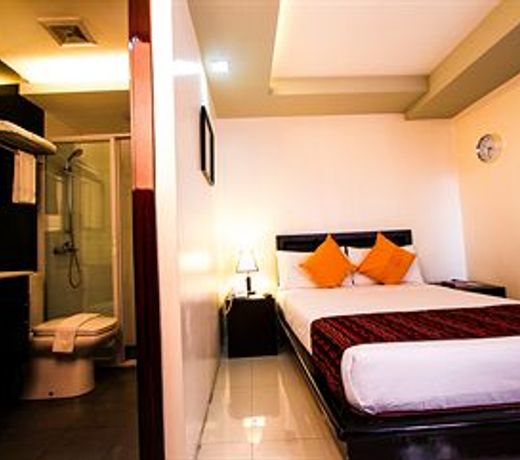 OYO 114 One Liberty Hotel