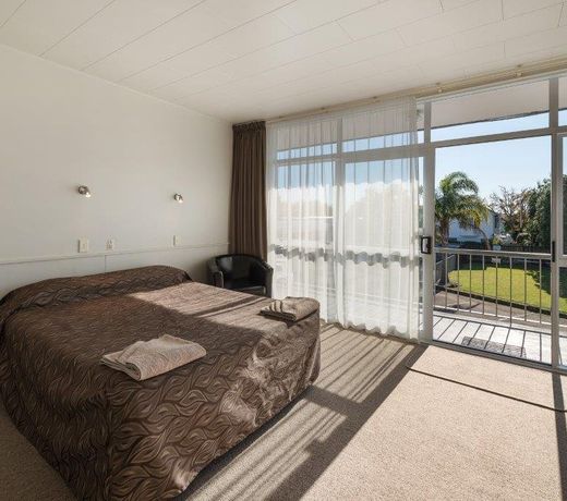 Aura Accommodation