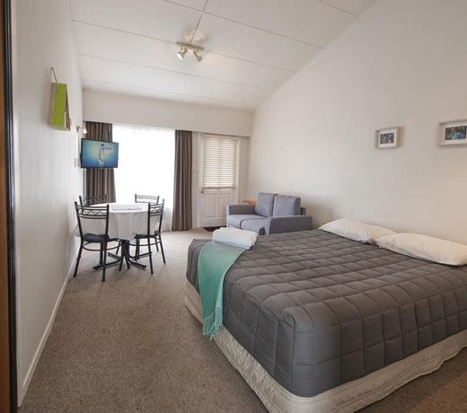 Aura Accommodation