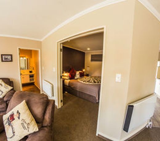 Lakefront Lodge