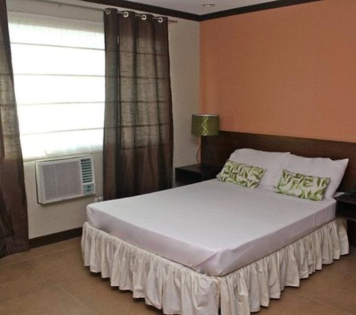 THE LYRIC APARTELLE
