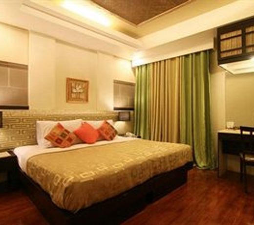 Urban Manor Hotel