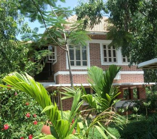 Inn Pondiville Forest Retreat