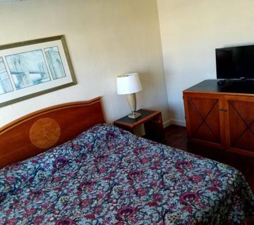 Binns Motor Inn