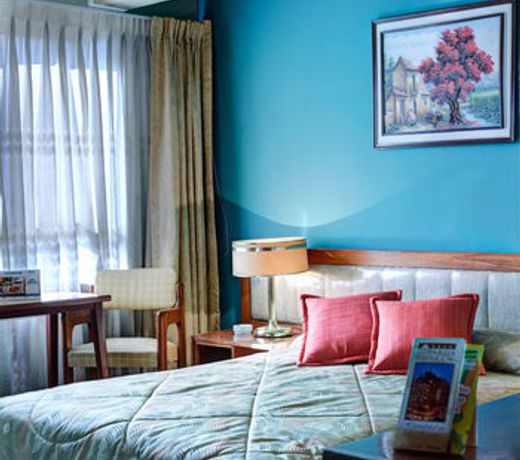 Cesar's Plaza Hotel