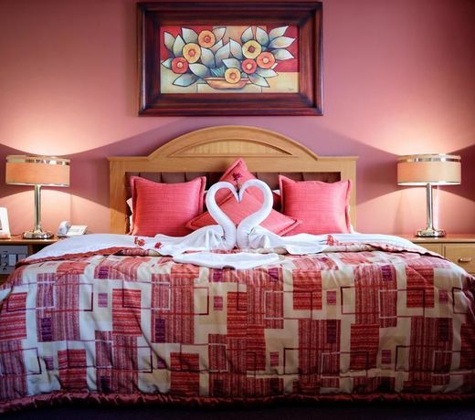 Cesar's Plaza Hotel