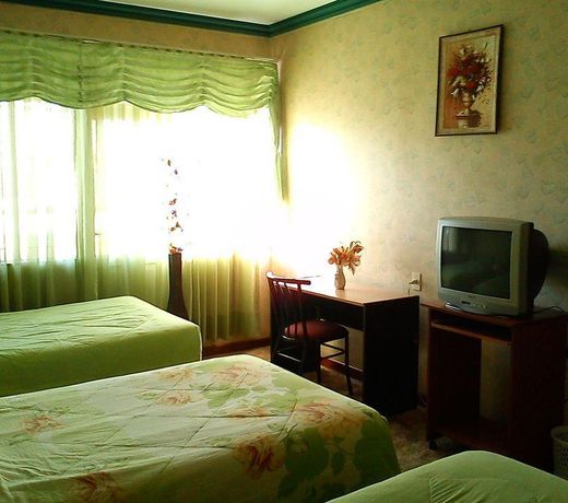 Gina's Hotel