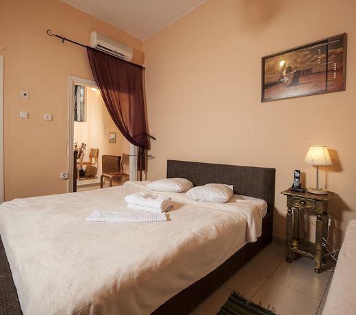 Peer Guest House