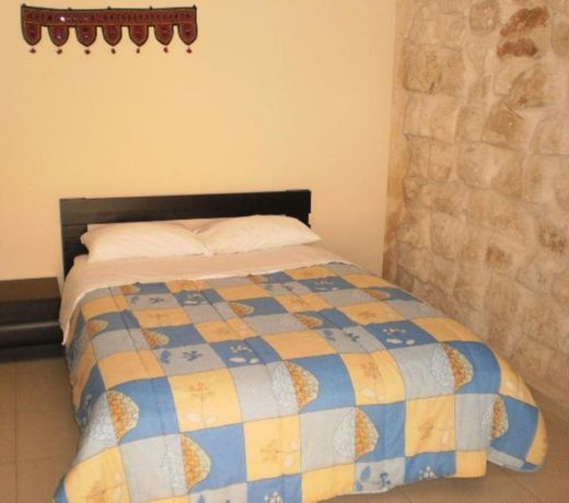 YAFO 82 GUESTHOUSE