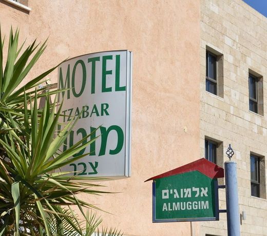 Tzabar Hotel