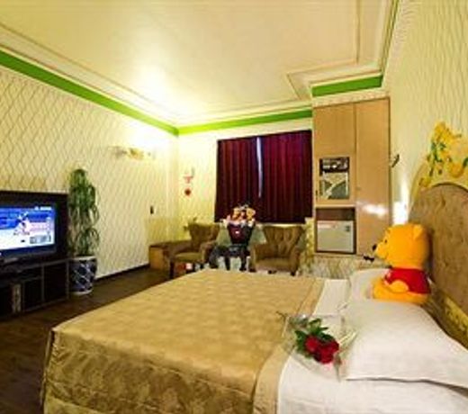 Holland Village Motel
