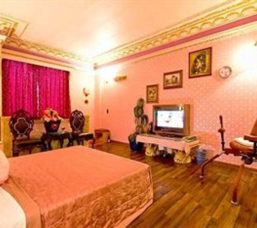 Holland Village Motel