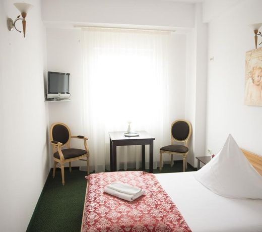 Arta Hotel