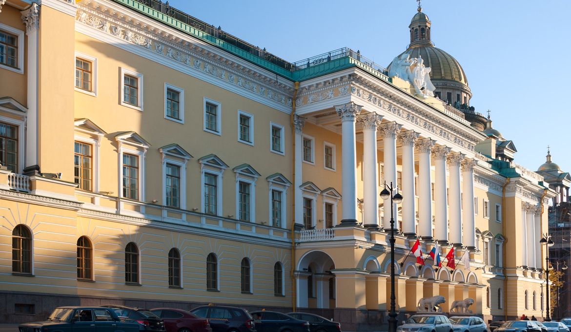 Отель Four Seasons Lion Palace