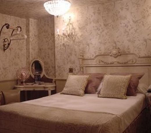Pavilion Hotel